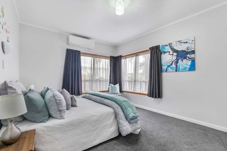 Photo of property in 32 Lewis Road, Pakuranga, Auckland, 2010