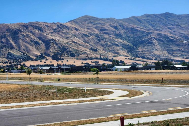 Photo of property in 27 Packer Road, Wanaka, 9382