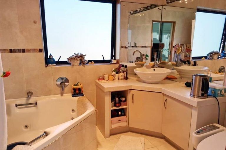 Photo of property in 8 Lough Derg Place, Pinehill, Auckland, 0632