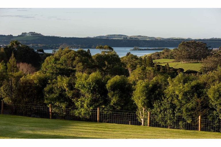 Photo of property in 15 Kotare Heights, Kerikeri, 0230