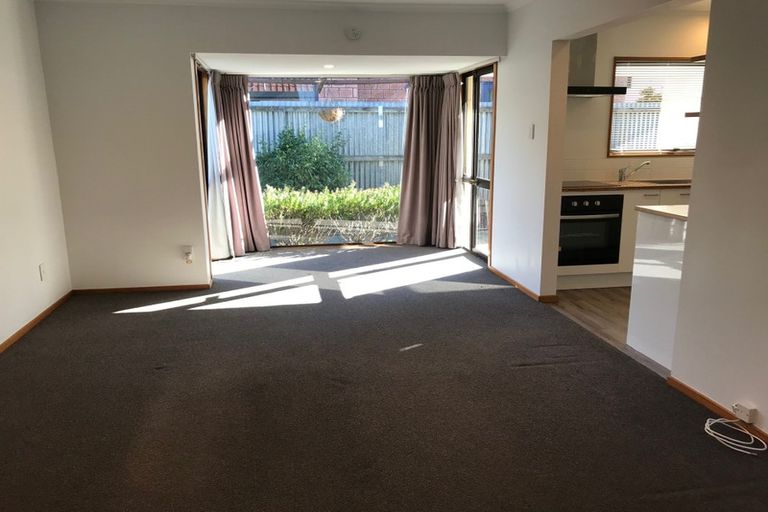 Photo of property in 8/4 Broadbent Street, Riccarton, Christchurch, 8041