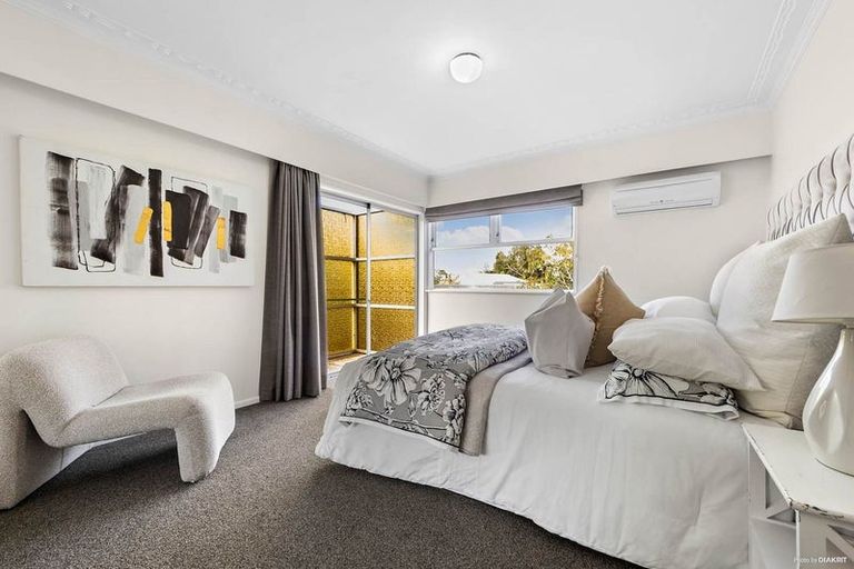 Photo of property in 11 Grimshaw Place, Henderson, Auckland, 0612