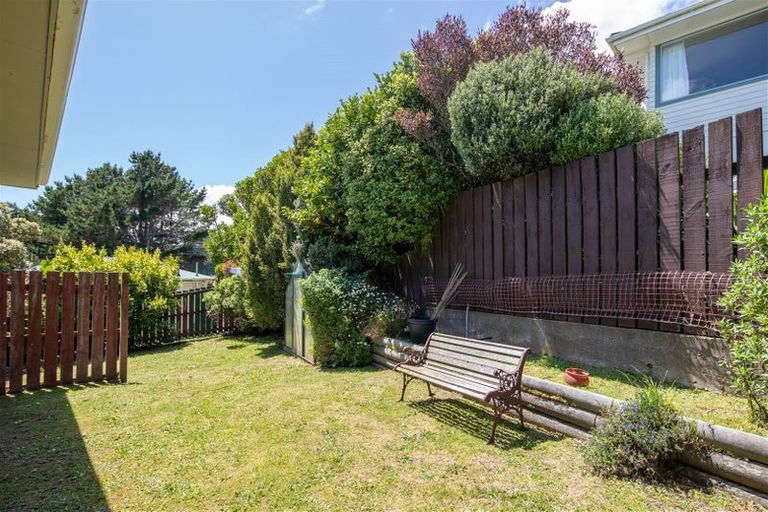 Photo of property in 27 Lomita Road, Johnsonville, Wellington, 6037