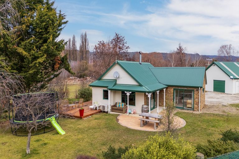 Photo of property in 8 Letts Gully Road, Letts Gully, Alexandra, 9393