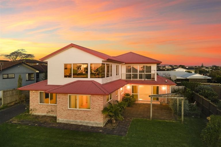Photo of property in 21 Sheralee Place, Bucklands Beach, Auckland, 2014