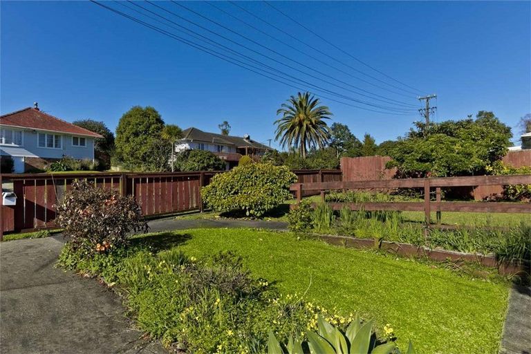 Photo of property in 61 Wilsher Crescent, Henderson, Auckland, 0612