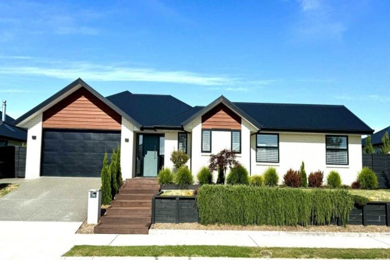 Photo of property in 28 Highgate Drive, Rangiora, 7400