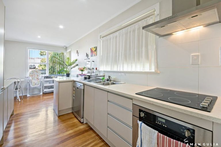 Photo of property in 19 Laura Street, Kelston, Auckland, 0602