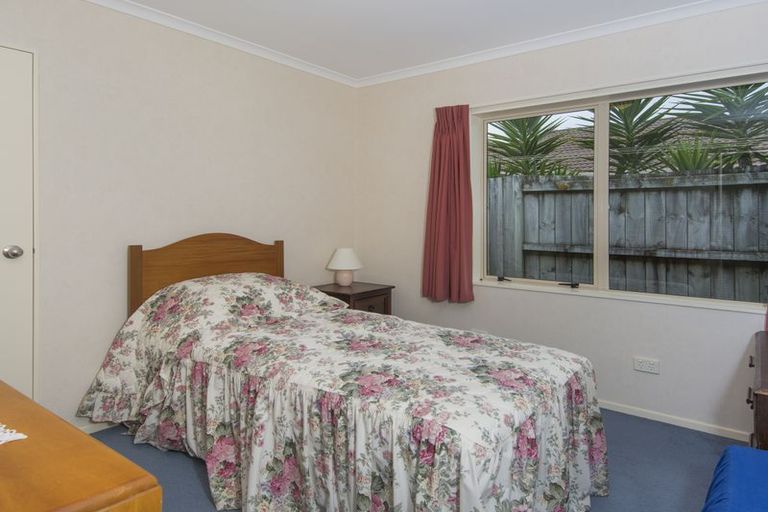 Photo of property in 28 Mcleod Place, Papamoa Beach, Papamoa, 3118