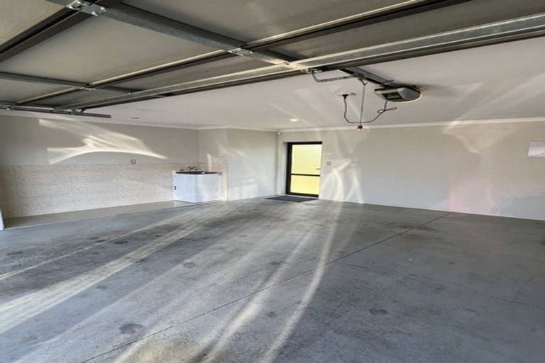 Photo of property in 15a York Road, Papatoetoe, Auckland, 2104