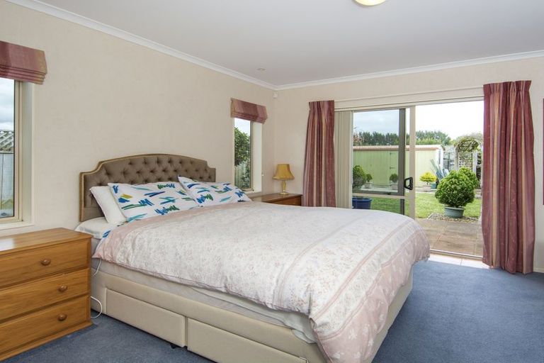 Photo of property in 28 Mcleod Place, Papamoa Beach, Papamoa, 3118