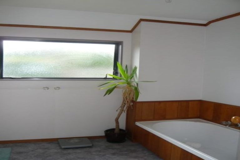 Photo of property in 18 Silhouette Way, Western Heights, Hamilton, 3200