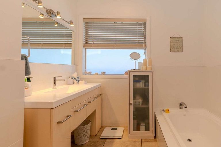 Photo of property in 9 Kotare Heights, Kerikeri, 0230