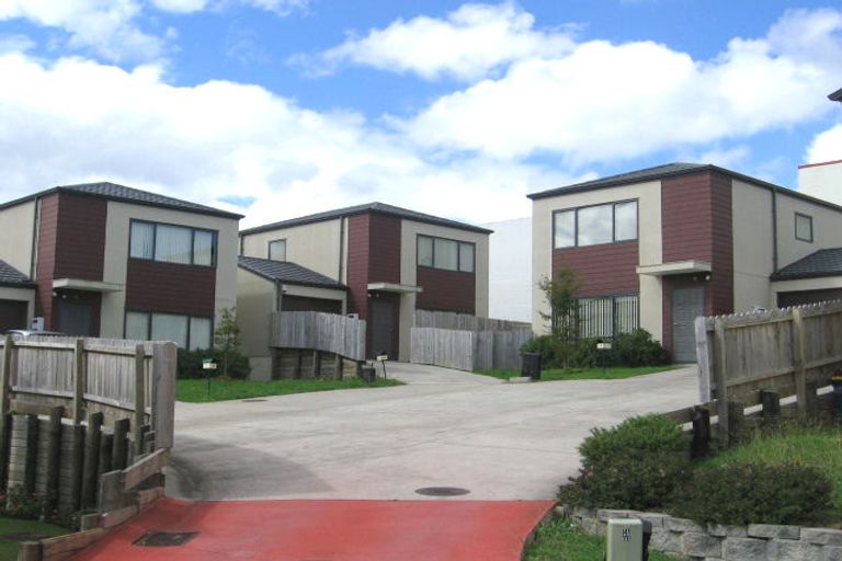 Photo of property in 25 Rakich Place, Henderson, Auckland, 0612