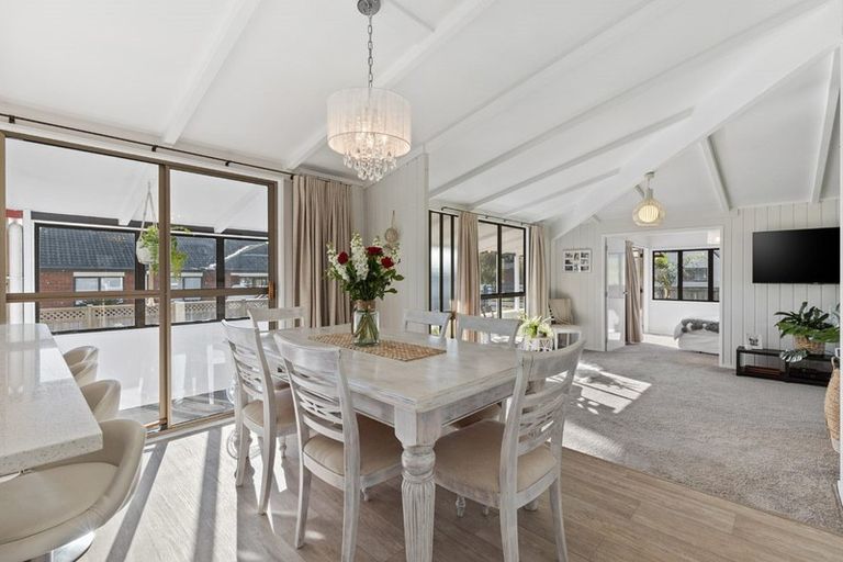 Photo of property in 23 Ferndale Drive, Kawakawa Bay, Papakura, 2585