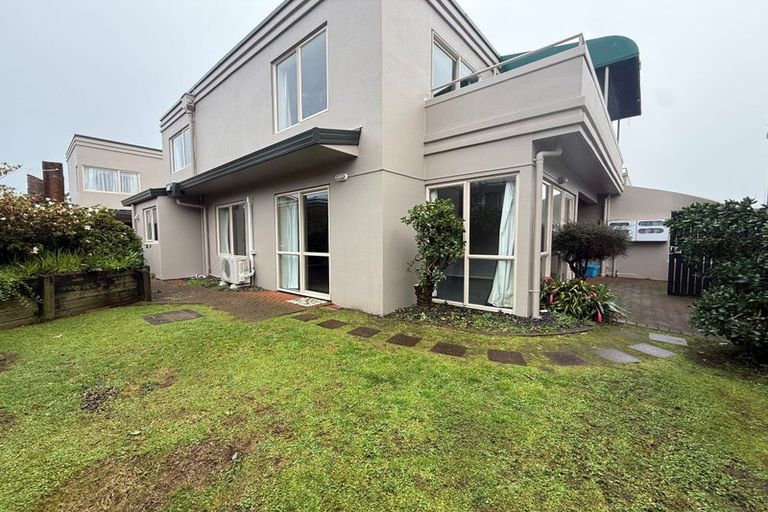 Photo of property in 2/28 Third Avenue, Tauranga, 3110
