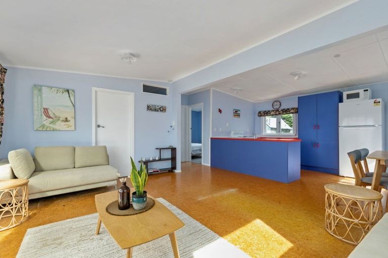 Photo of property in 47 Pinedale Crescent, Riversdale Beach, Masterton, 5872