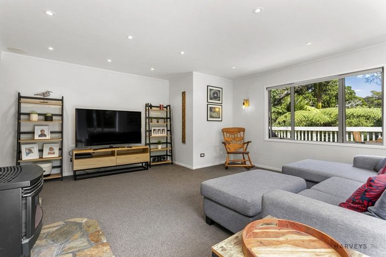 Photo of property in 50 Turanga Road, Henderson Valley, Auckland, 0612