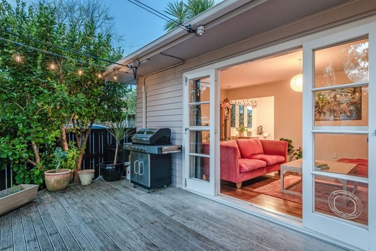 Photo of property in 18 Poto Street, Te Atatu South, Auckland, 0610