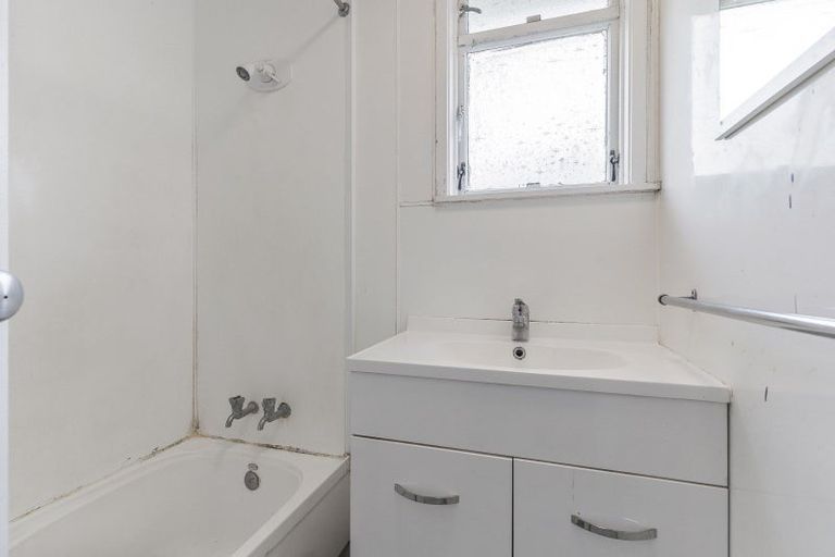 Photo of property in 10 Bland Place, Otara, Auckland, 2023