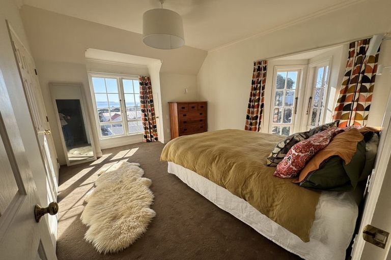 Photo of property in 14 Roslyn Road, Bluff Hill, Napier, 4110