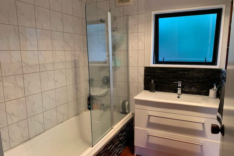 Photo of property in 1/6 Nielsen Place, Massey, Auckland, 0614