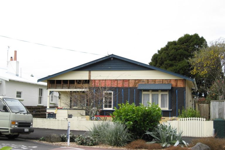 Photo of property in 27 Paynters Avenue, Strandon, New Plymouth, 4312