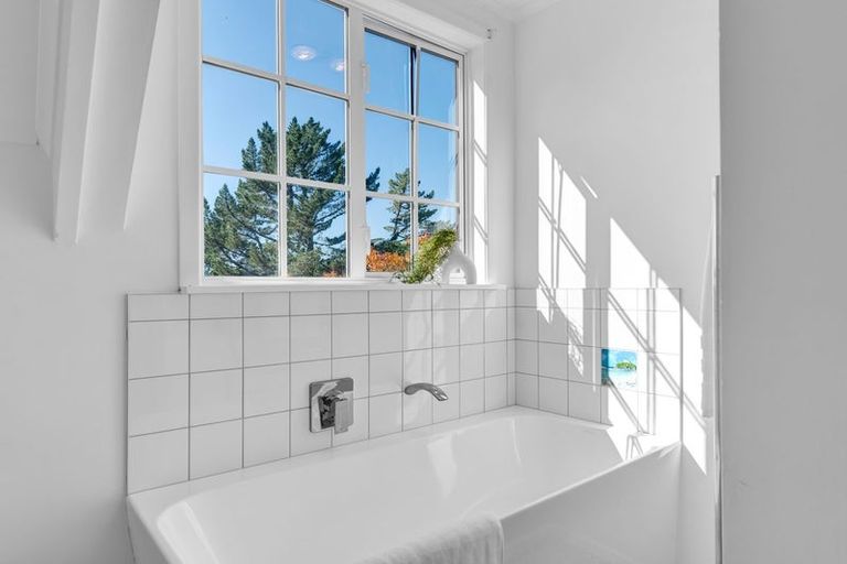 Photo of property in 27 Saxton Road, Upper Vogeltown, New Plymouth, 4310