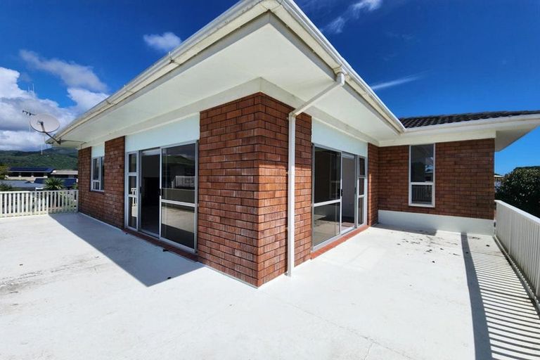Photo of property in 36 Jans Terrace, Oakura, 4314