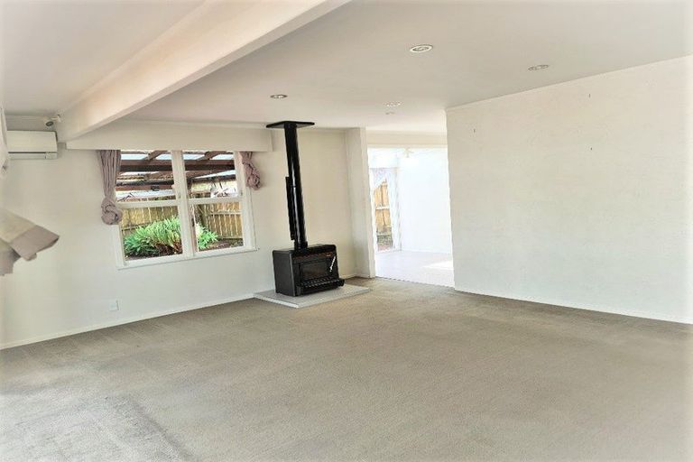 Photo of property in 5 Datura Place, Sunnynook, Auckland, 0620