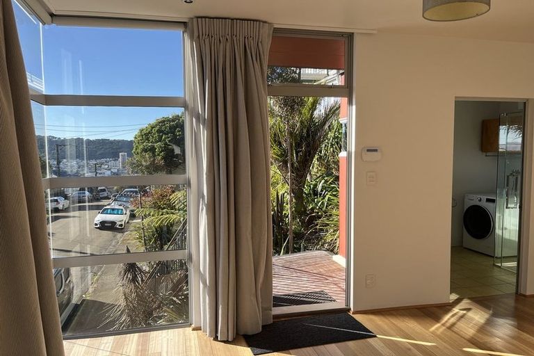 Photo of property in 23 Maarama Crescent, Aro Valley, Wellington, 6021