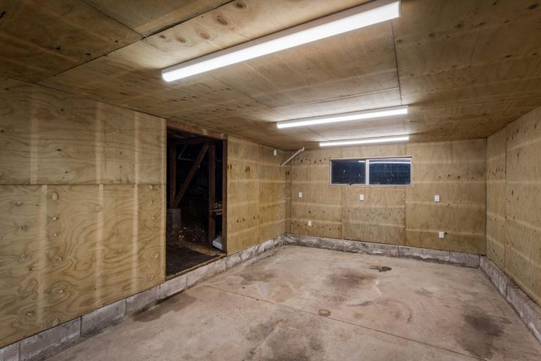 Photo of property in 15 Vina Place, Massey, Auckland, 0614