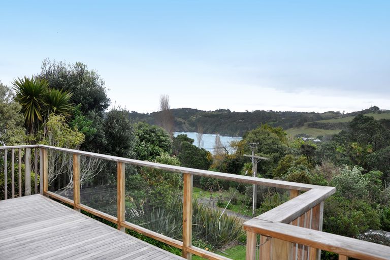 Photo of property in 11 Hillside Crescent, Leigh, 0985