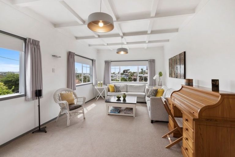 Photo of property in 1/10 Hart Road, Hauraki, Auckland, 0622