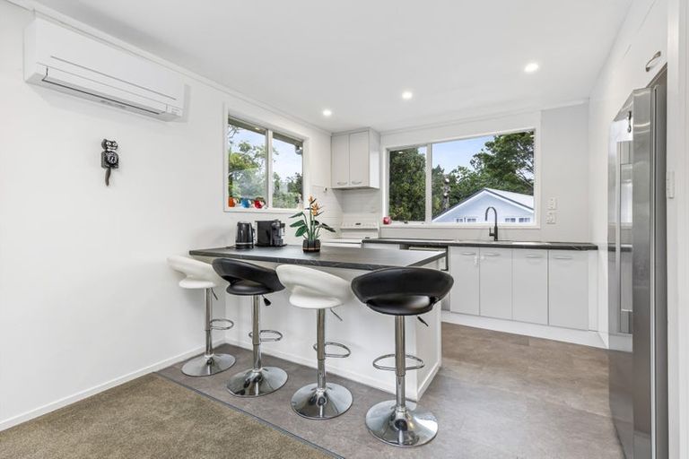 Photo of property in 2/10 Abbeygate Street, Birkdale, Auckland, 0626