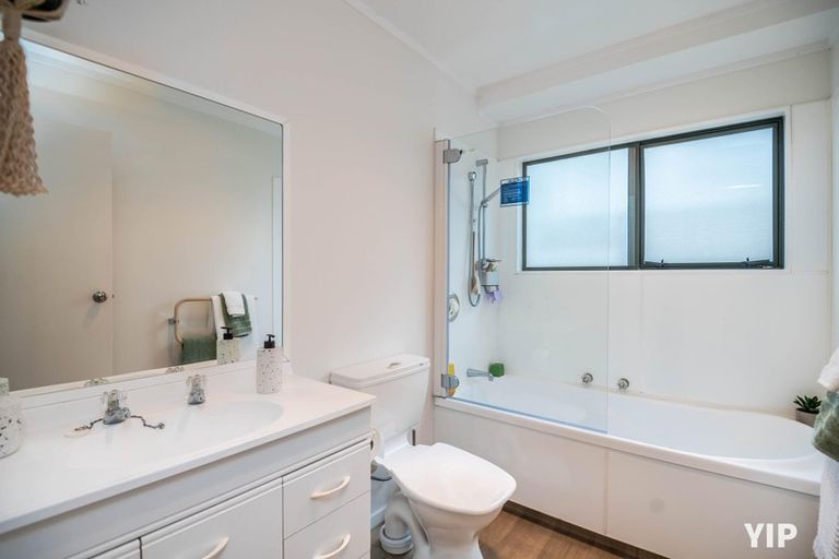 Photo of property in 4 Meadowcroft Grove, Johnsonville, Wellington, 6037