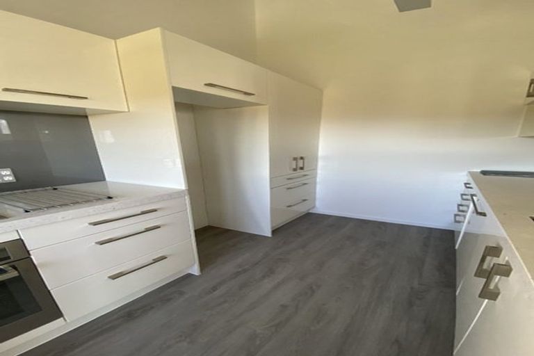 Photo of property in 1/13 Girrahween Drive, Totara Vale, Auckland, 0629