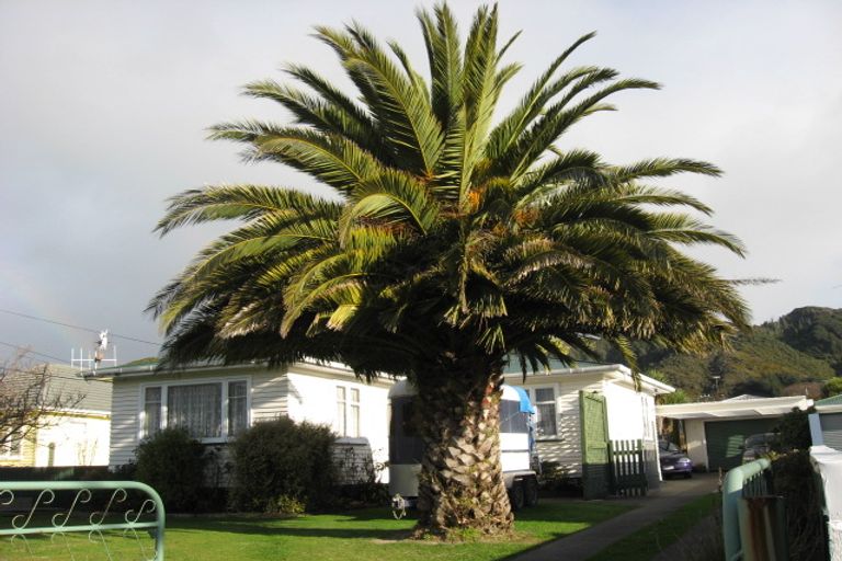 Photo of property in 77 Wainuiomata Road, Wainuiomata, Lower Hutt, 5014