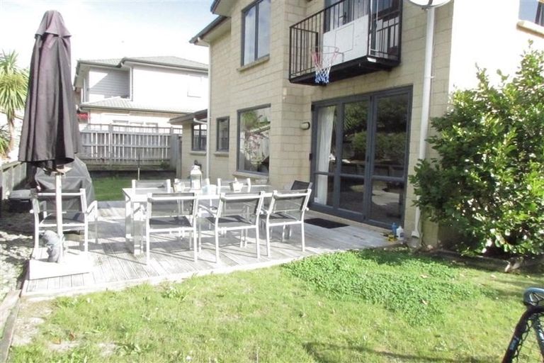 Photo of property in 27 Harrowglen Drive, Northcross, Auckland, 0632