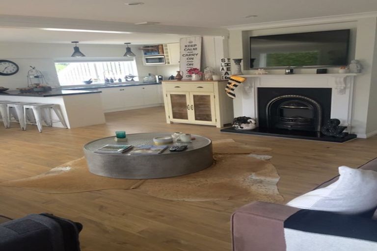 Photo of property in 58 Evelyn Road, Cockle Bay, Auckland, 2014