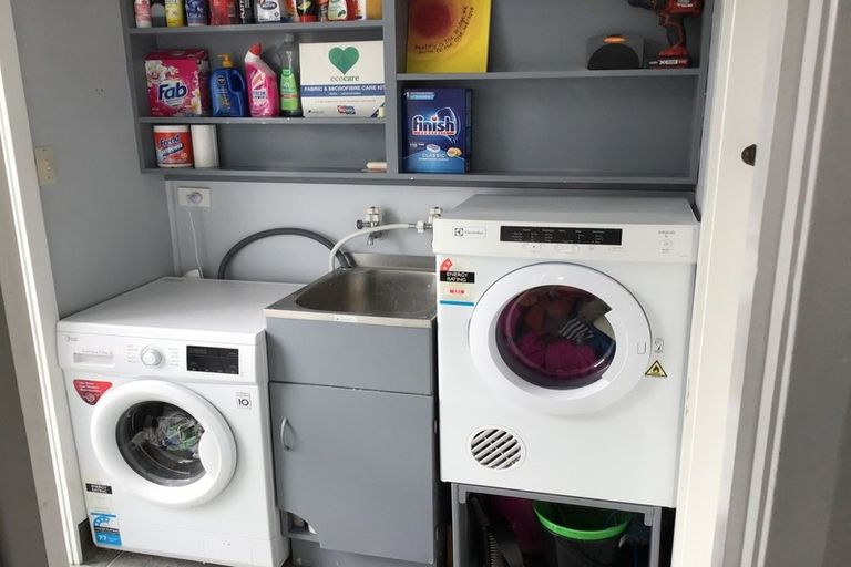 Photo of property in 11 Clyde Crescent, Roslyn, Palmerston North, 4414