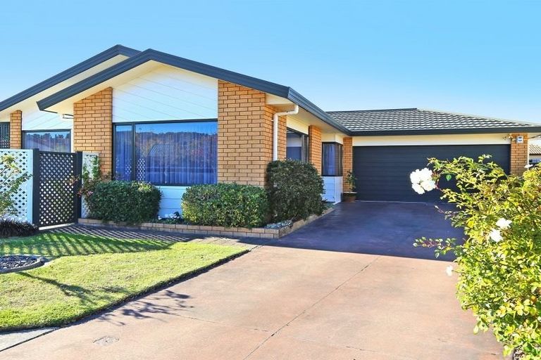 Photo of property in 11 Beaufort Place, Taradale, Napier, 4112