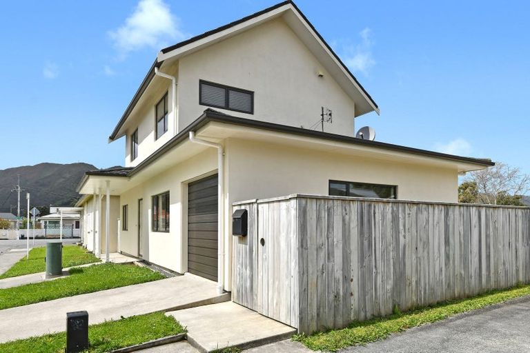 Photo of property in 1b Randwick Crescent, Moera, Lower Hutt, 5010