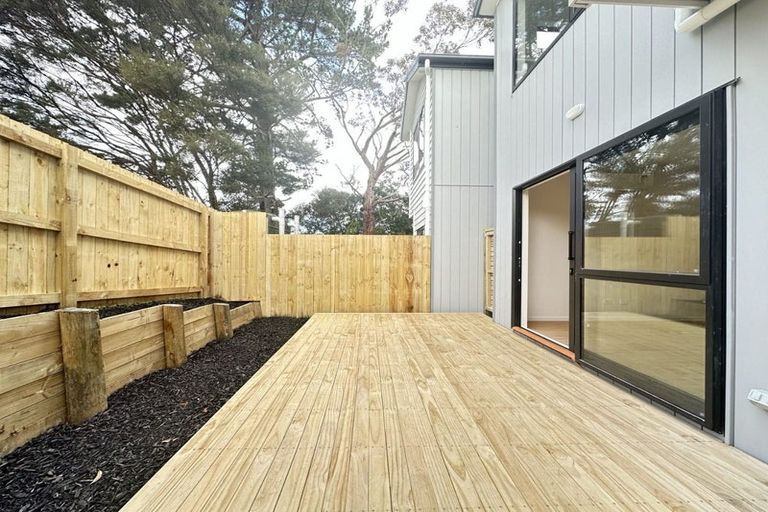 Photo of property in 23d West Harbour Drive, West Harbour, Auckland, 0618