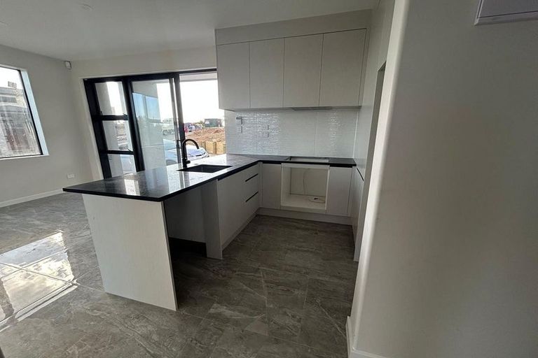 Photo of property in 41b Gracechurch Drive, Flat Bush, Auckland, 2016