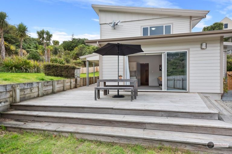 Photo of property in 17 Oceanview Terrace, Tirohanga, Lower Hutt, 5010