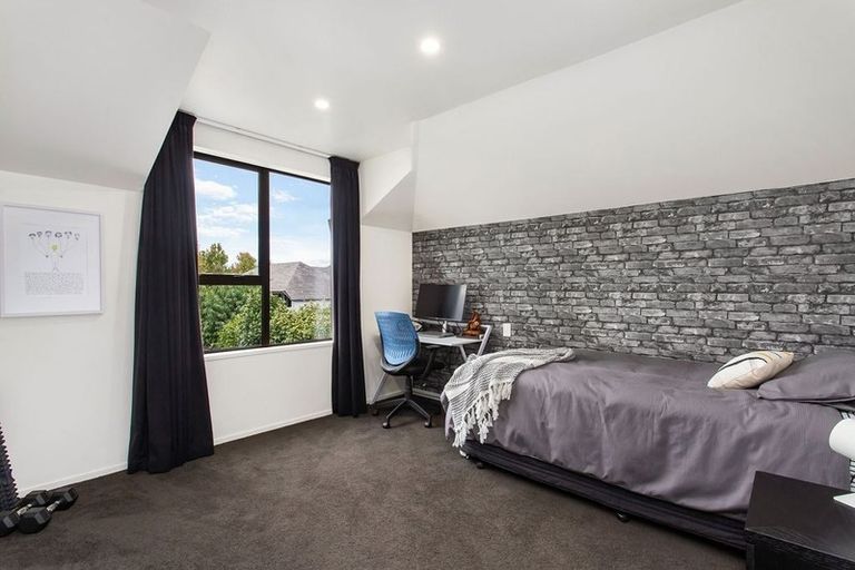 Photo of property in 2 Rembrandt Place, Burnside, Christchurch, 8053