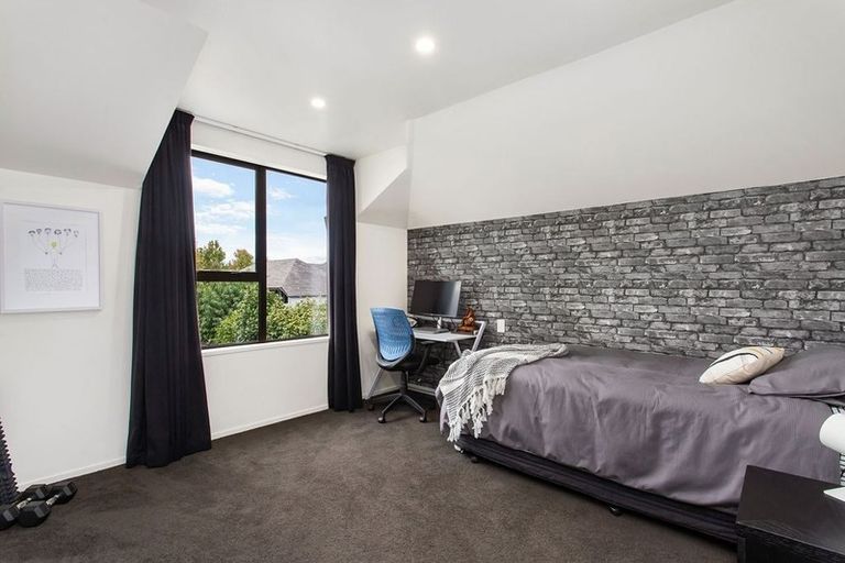 Photo of property in 2 Rembrandt Place, Burnside, Christchurch, 8053