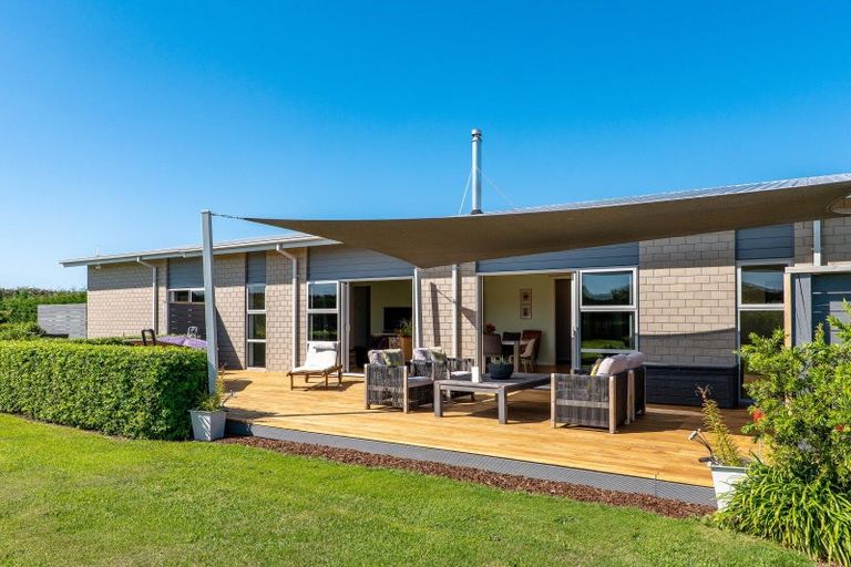 Photo of property in 14 Whitcombe Place, Darfield, 7571