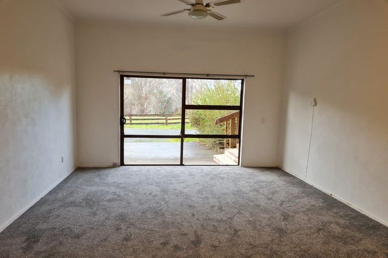 Photo of property in 332 Upper Orewa Road, Wainui, Silverdale, 0992